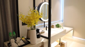 Design Twin Room | Bathroom - Longuu Hotel (Guangzhou)