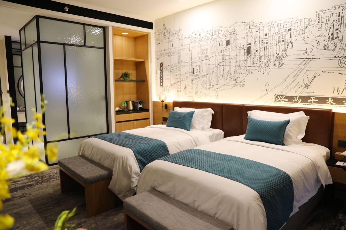 Comfort Twin Room | Premium bedding, minibar, in-room safe, desk