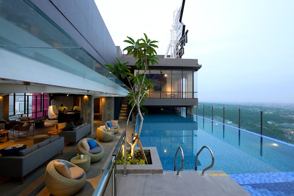 Outdoor pool - The Zuri Pekanbaru (Pekanbaru)