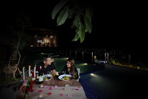 Breakfast, lunch and dinner served - The Zuri Pekanbaru (Pekanbaru)