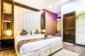 Premium Room, 1 King Bed, Non Smoking | In-room safe, rollaway beds, free WiFi - FabExpress Mittaso (Dera Bassi)