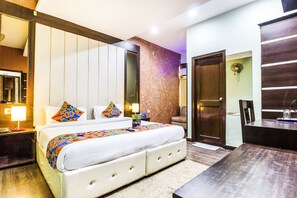 Premium Room, 1 King Bed, Non Smoking | In-room safe, rollaway beds, free WiFi - FabExpress Mittaso (Dera Bassi)