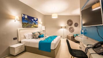 Habitación Deluxe, 1 cama King size, vista a la bahía | 1 habitación, ropa de cama de alta calidad y minibar
