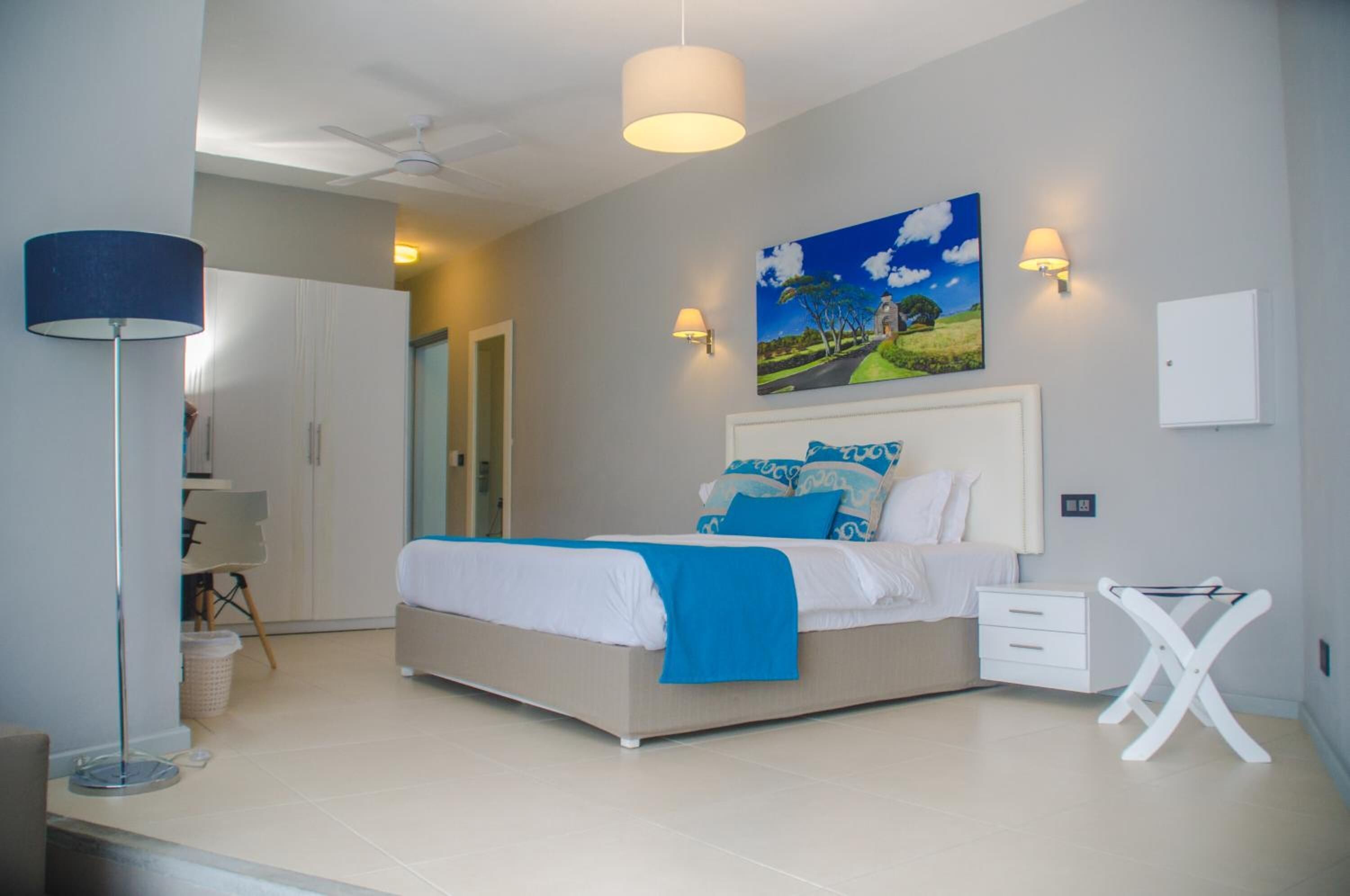 1 bedroom, premium bedding, minibar, in-room safe