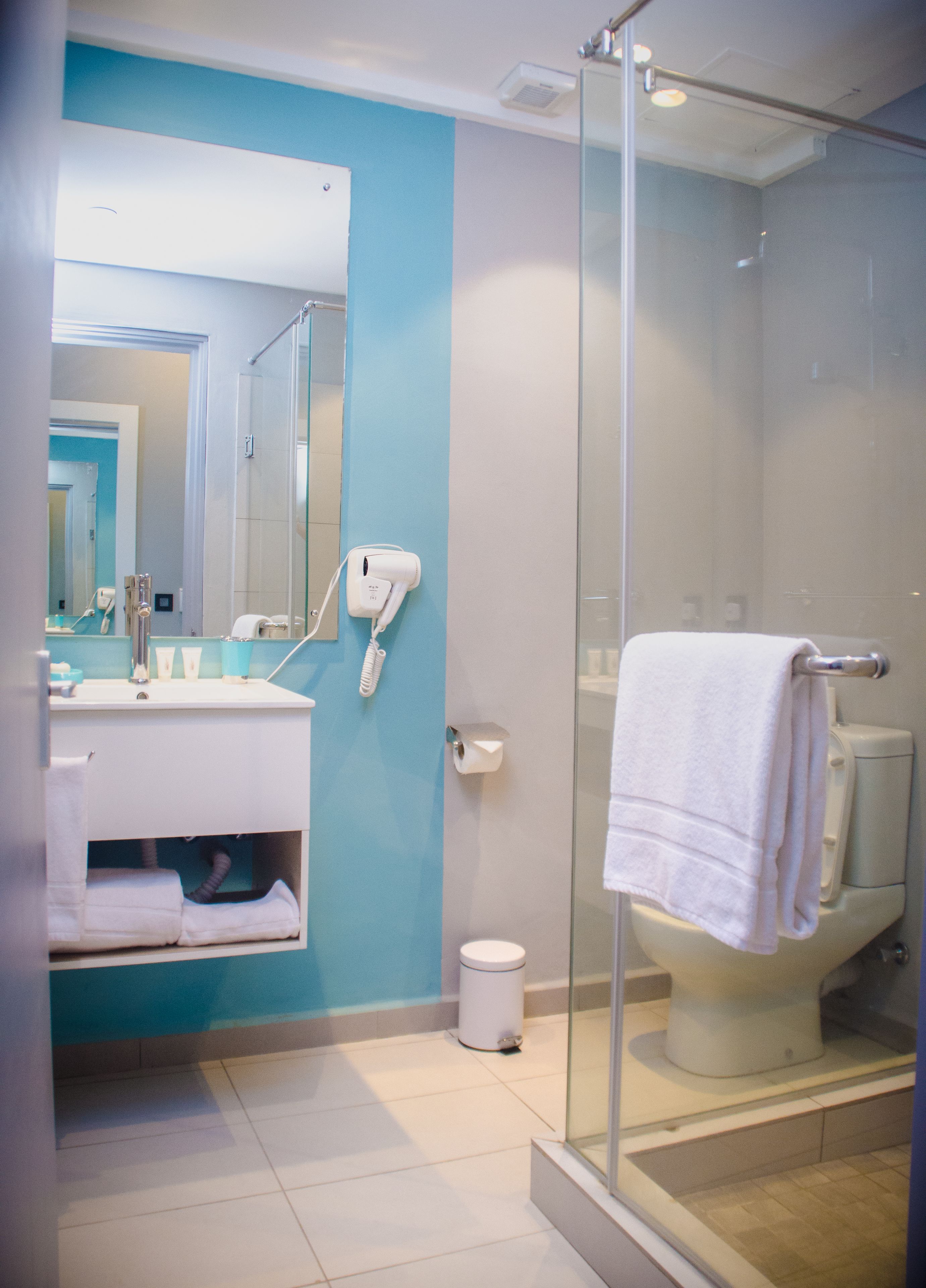 shower, rainfall showerhead, free toiletries, hair dryer