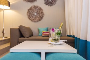 Chambre Deluxe, 1 très grand lit, vue baie | 1 chambre, literie de qualité supérieure, minibar