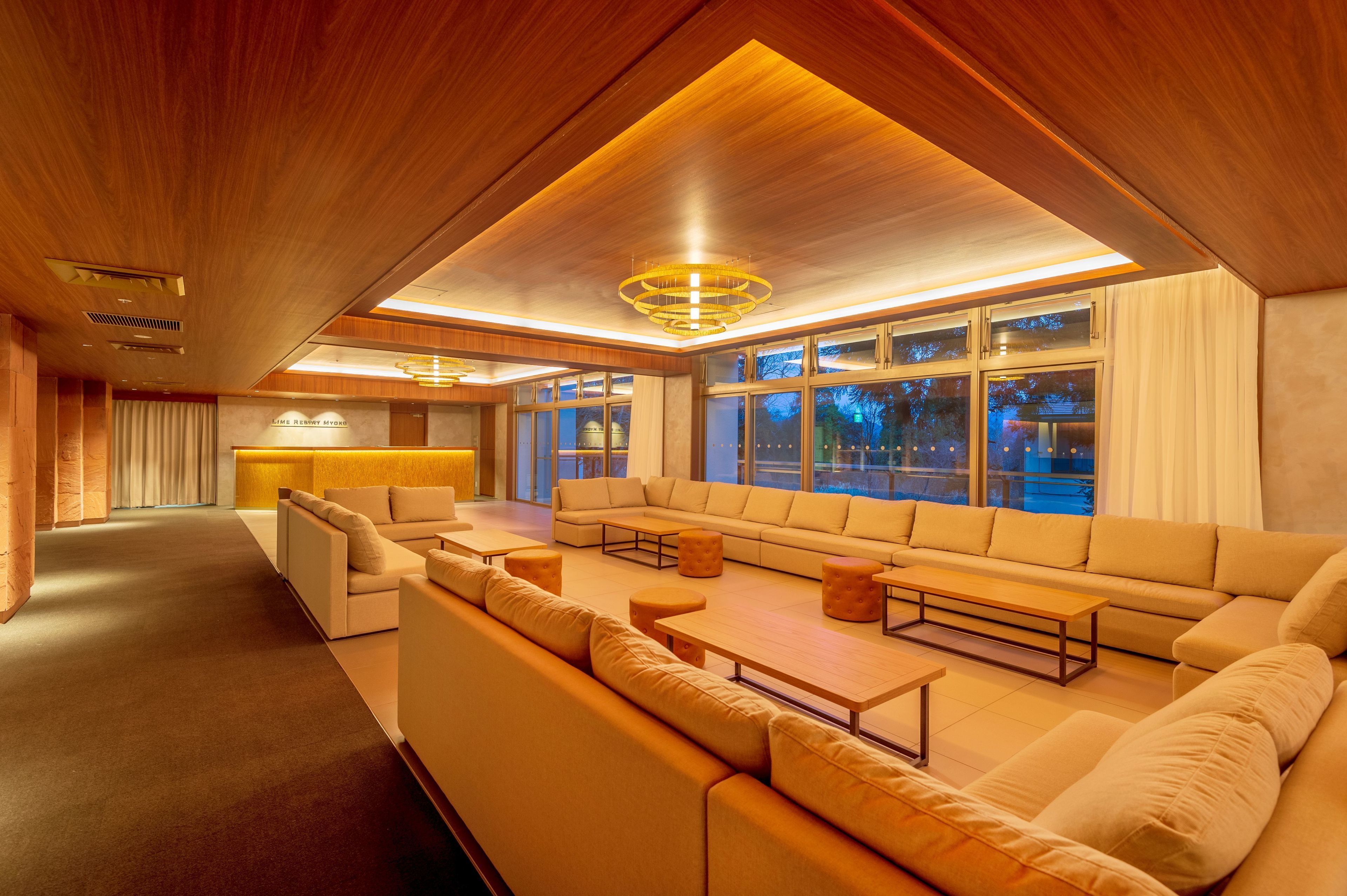 Coin salon dans le hall