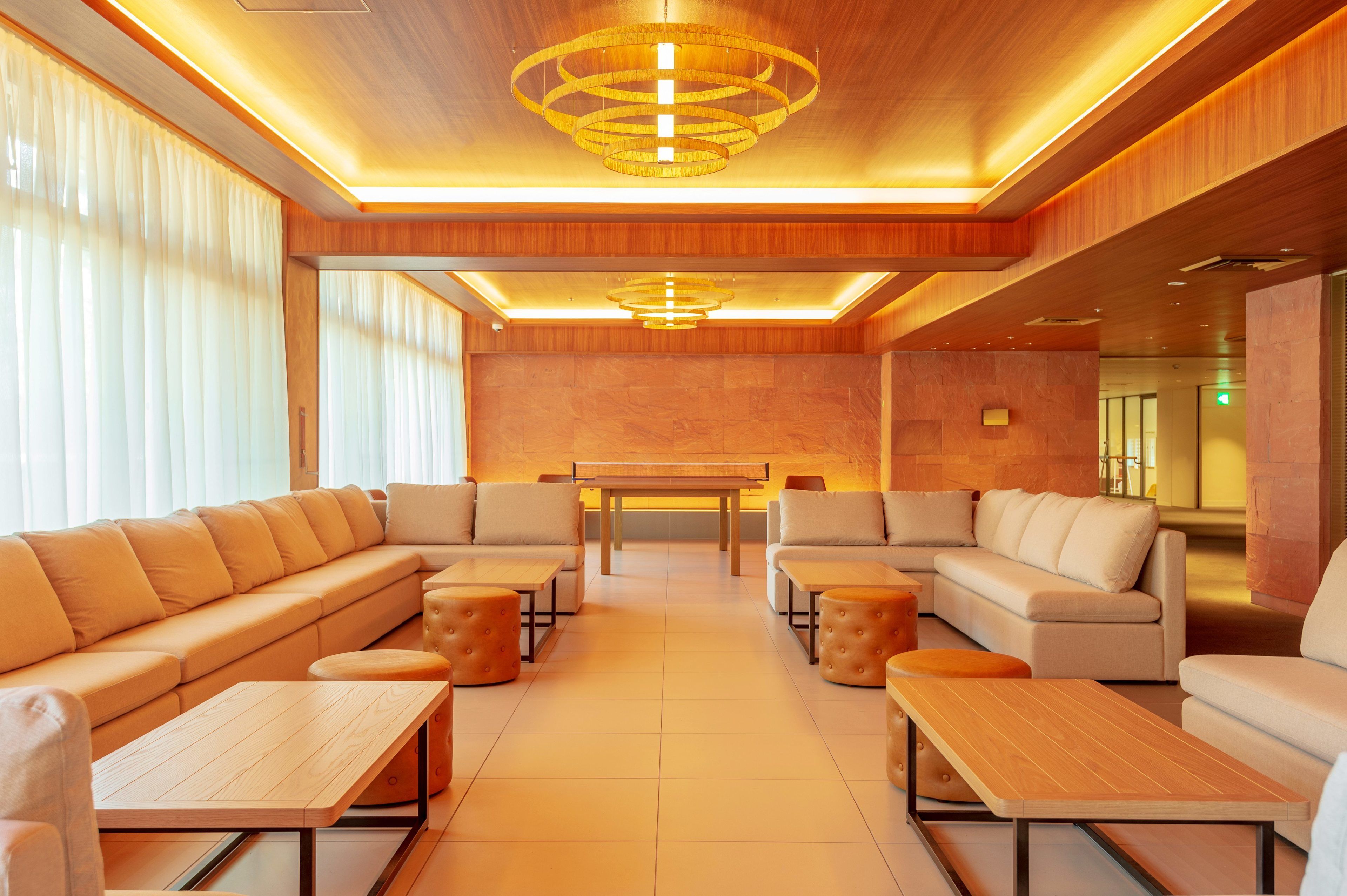 Área de estar no saguão