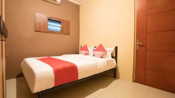 Standard Double Room | Desk, free WiFi, bed sheets