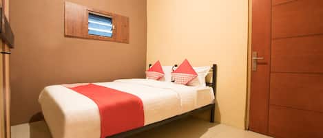 Standard Double Room | Desk, free WiFi, bed sheets