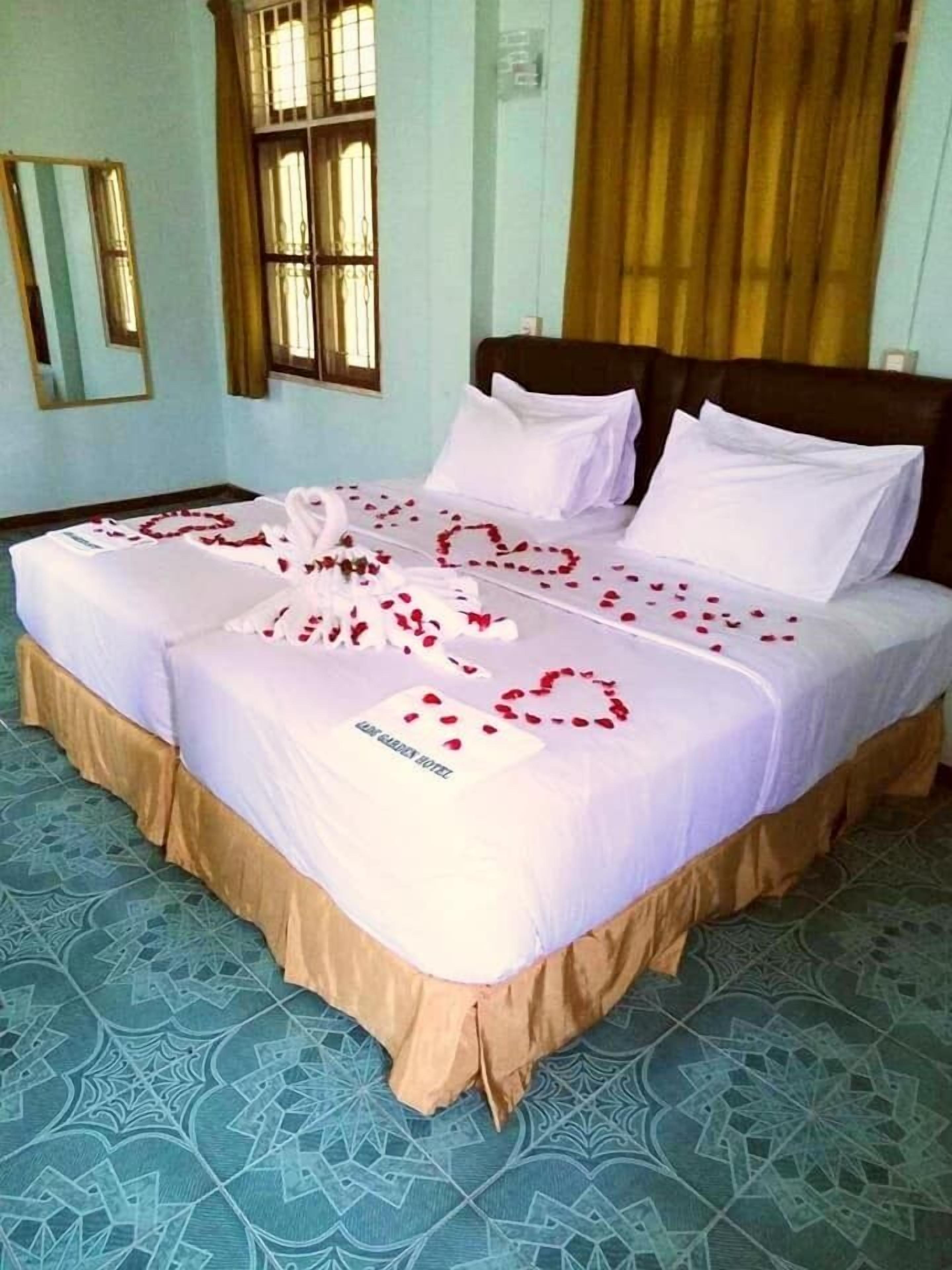 Deluxe Double or Twin Room | Minibar, in-room safe, desk, free WiFi