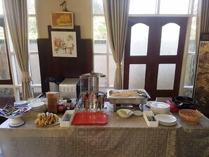 Breakfast buffet - Jade Garden Hotel (Bago)