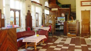 Local and international cuisine