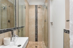 Comfort Apartment | Bathroom