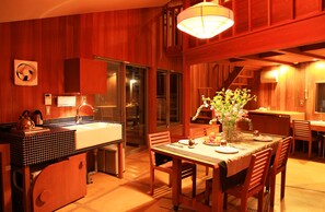 客房内保险箱、特色装修、特色家居、办公桌