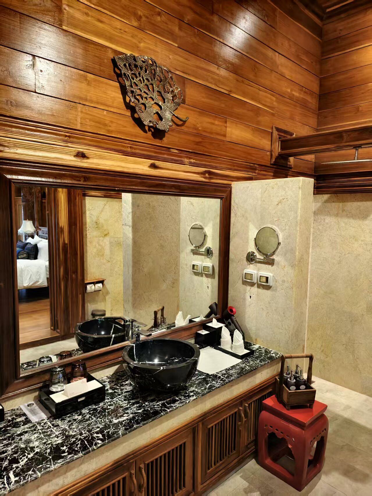 V.201 PHRAE 1-bedroom villa | Bathroom | Separate tub and shower, deep soaking tub, free toiletries, hair dryer