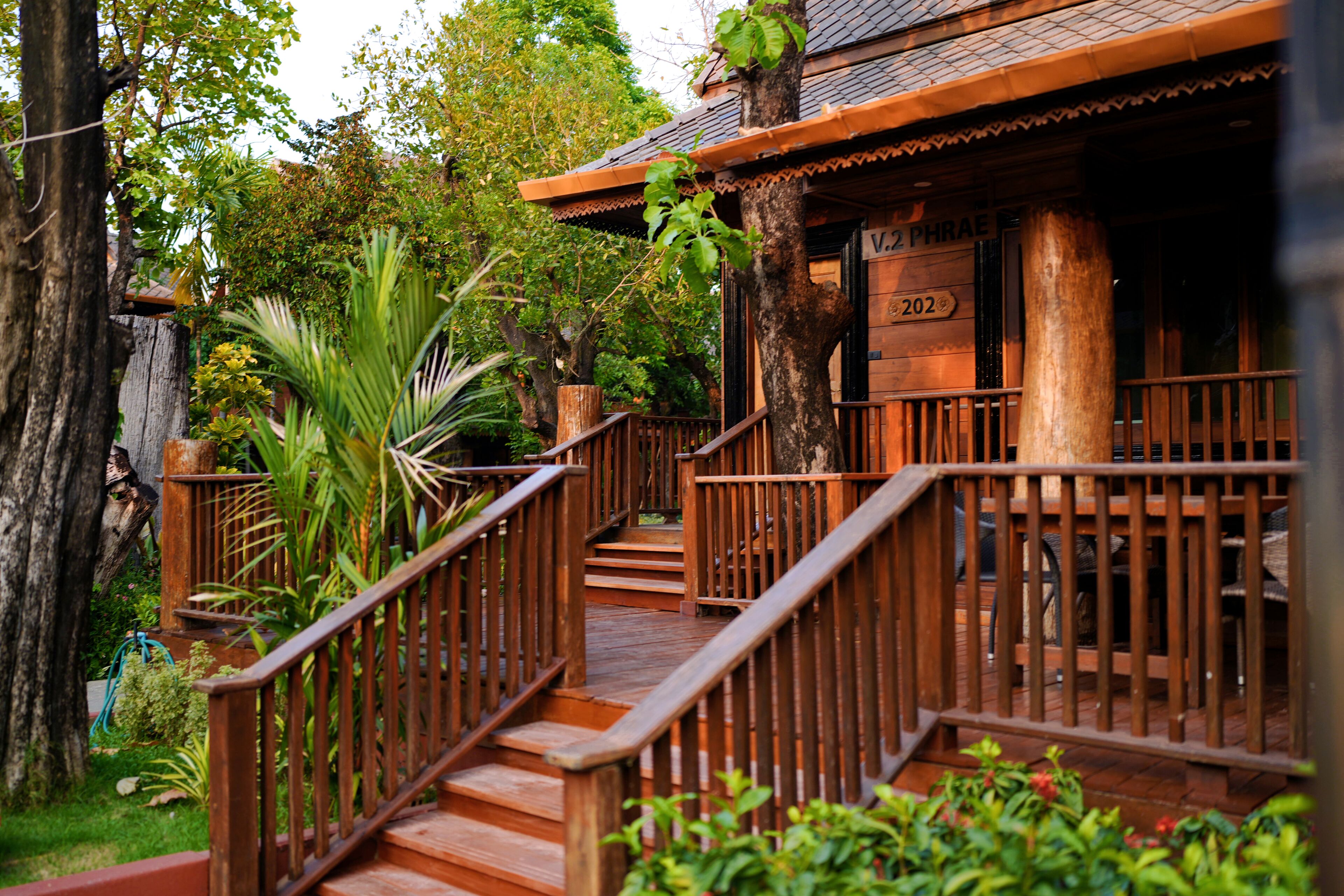 Minibar, caja de seguridad en la habitación y decoración personalizada 