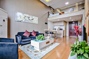 Premier-Maisonette | Schreibtisch, Verdunkelungsvorhänge, kostenloses WLAN