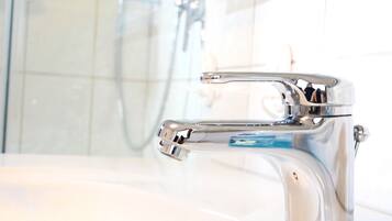 Panoramic Apartment, 3 Bedrooms, Balcony, Garden View | Bathroom | Shower, hair dryer, towels, soap