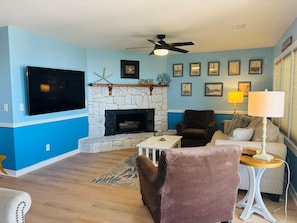 House, 4 Bedrooms | Living area