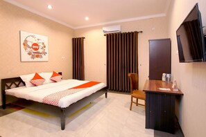 Deluxe Double Room | Desk, free WiFi, bed sheets - Hotel O near UGM formerly Bayang Brothers Guest House (Depok)