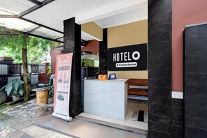 Reception - Hotel O near UGM formerly Bayang Brothers Guest House (Depok)