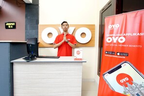 Reception - Hotel O near UGM formerly Bayang Brothers Guest House (Depok)