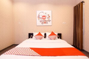 Desk, free WiFi, bed sheets - Hotel O near UGM formerly Bayang Brothers Guest House (Depok)
