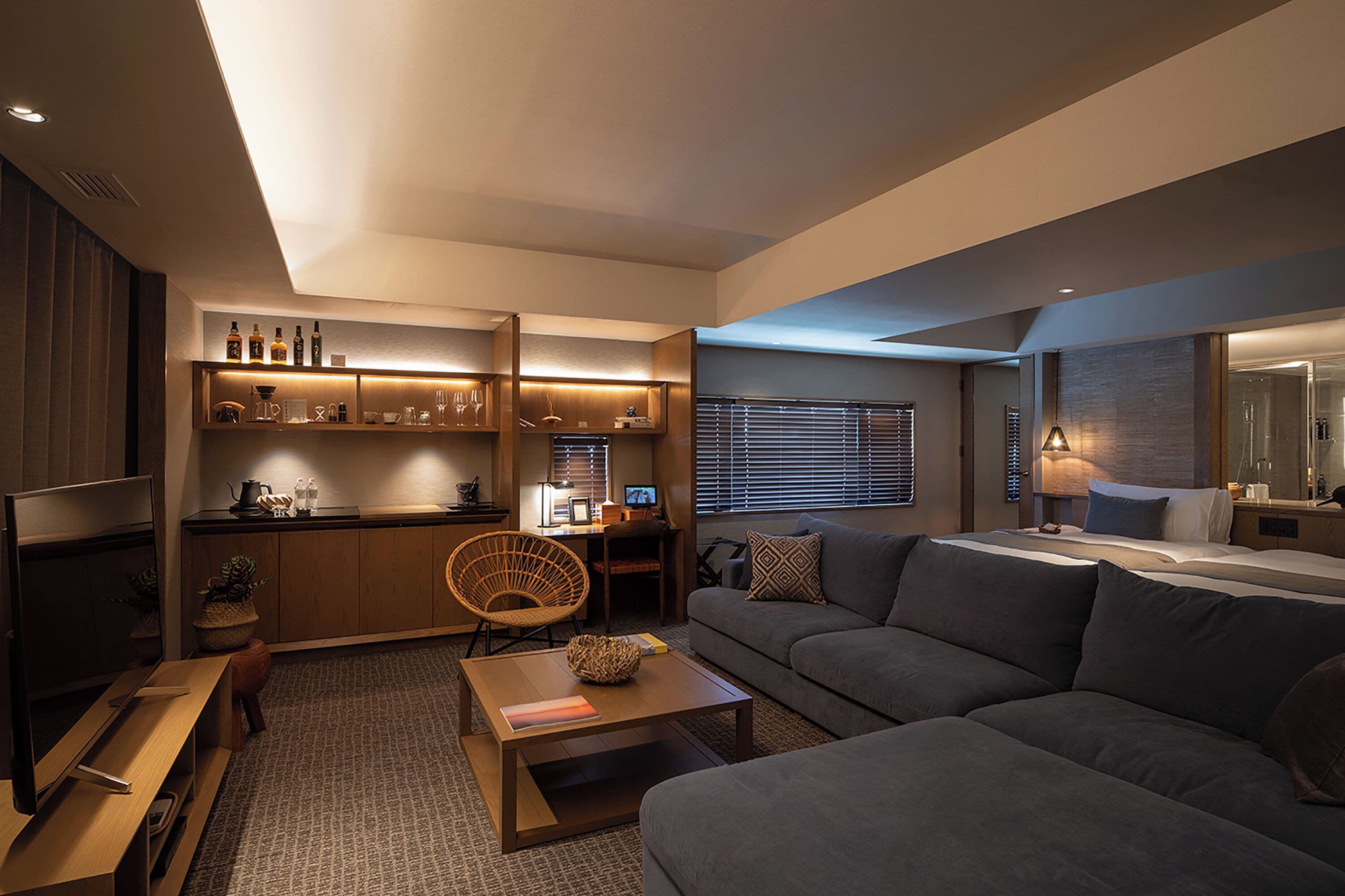 premiere suite, non smoking | 1 bedroom, in-room safe, desk, laptop workspace