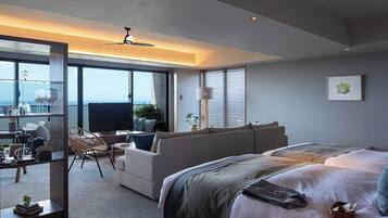 GLAMDAY SUITE, Non Smoking | In-room safe, desk, laptop workspace, blackout curtains