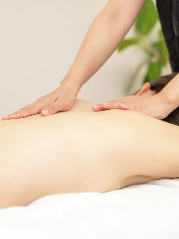 Tratamientos corporales, aromaterapia, masajes con piedras calientes