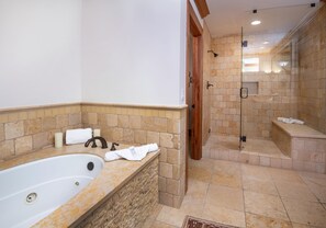 Bathroom - Hummingbird C102 4 Bedroom Condo by RedAwning (Avon)