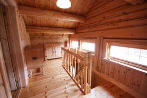 Traditionelt hus - flere senge - bjergudsigt | Skrivebord, arbejdsområde til bærbare computere, gratis Wi-Fi, sengetøj