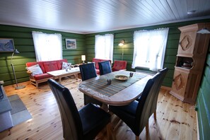 Maison Traditionnelle, plusieurs lits, vue montagne | Coin séjour