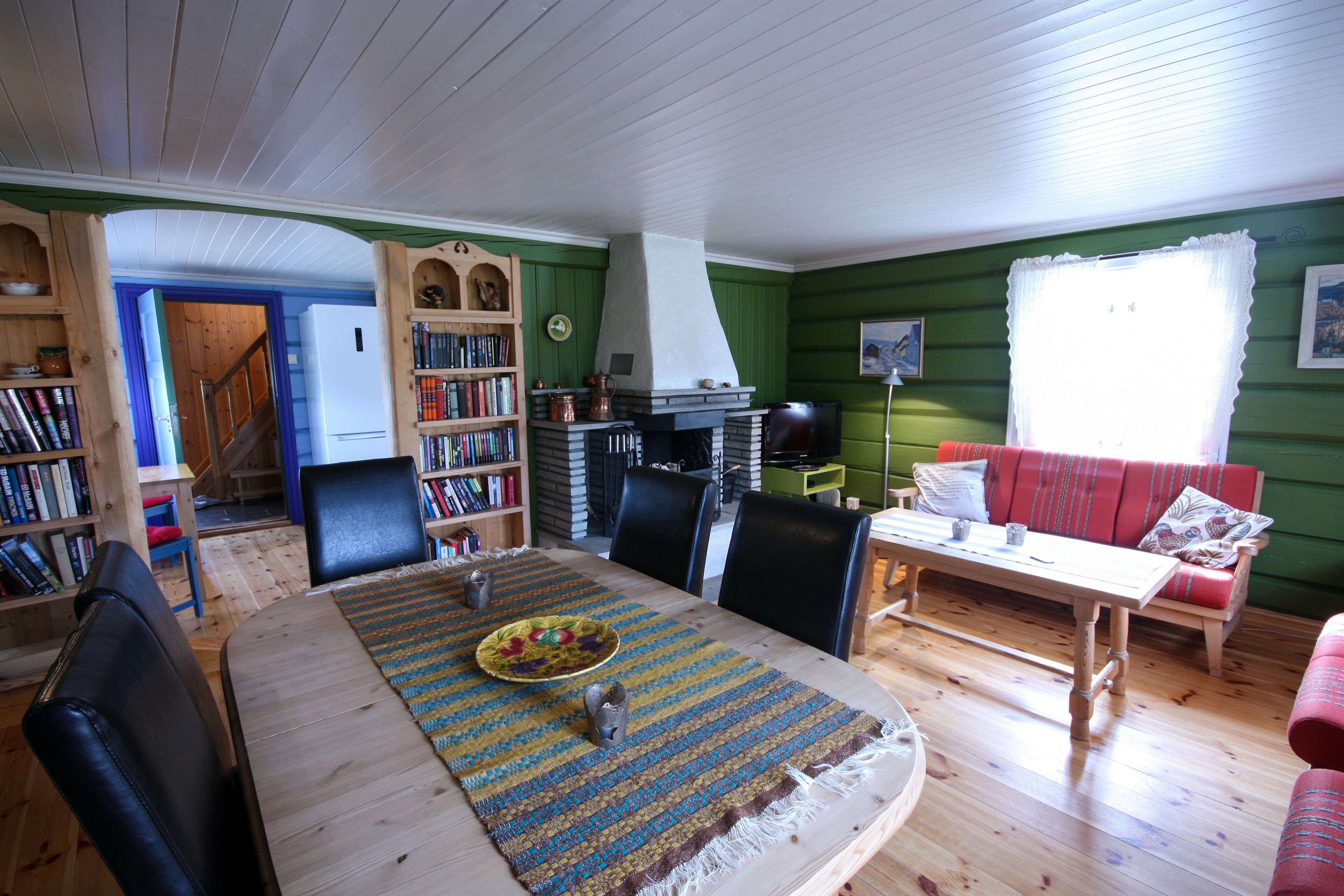 Engenstugu | Living area | 40-inch Smart TV with digital channels