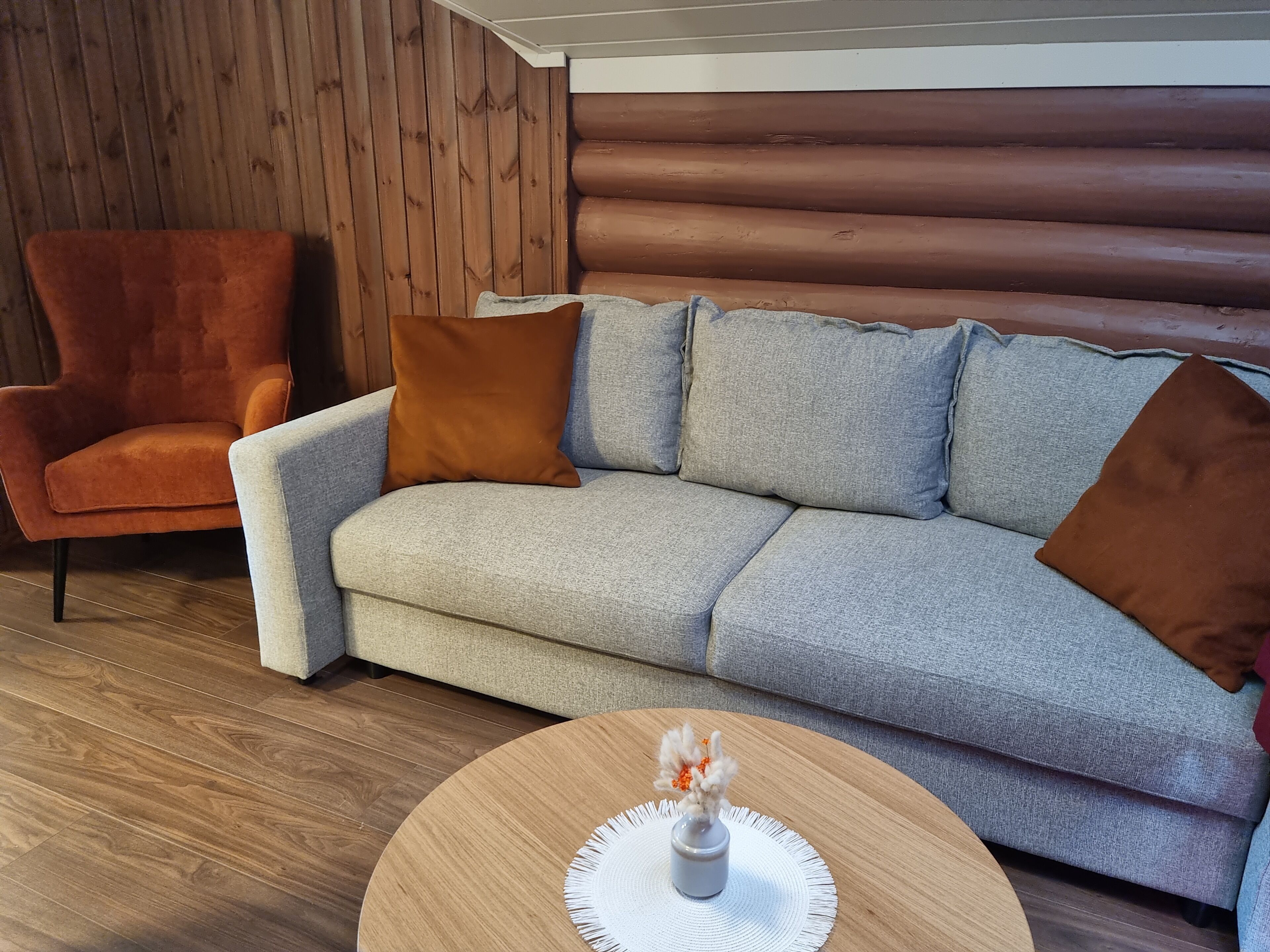 deluxe double room | desk, laptop workspace, free wifi, bed sheets