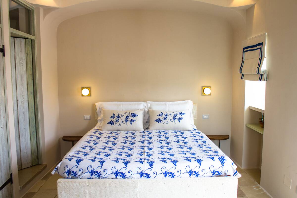 Free cots/infant beds, bed sheets