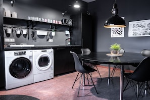 Coffee/tea maker, electric kettle