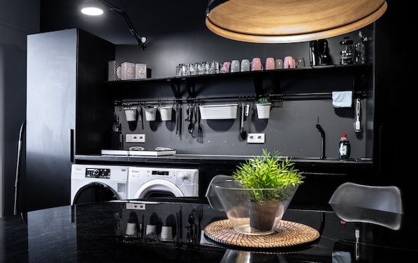 Coffee/tea maker, electric kettle