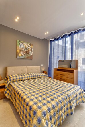 Appartamento, 1 camera da letto, balcone | 1 camera, ferro/asse da stiro, Wi-Fi gratuito, lenzuola