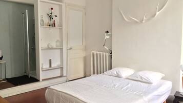 Chambre Double (Belle chambre spacieuse) | Décoration personnalisée, ameublement personnalisé, bureau