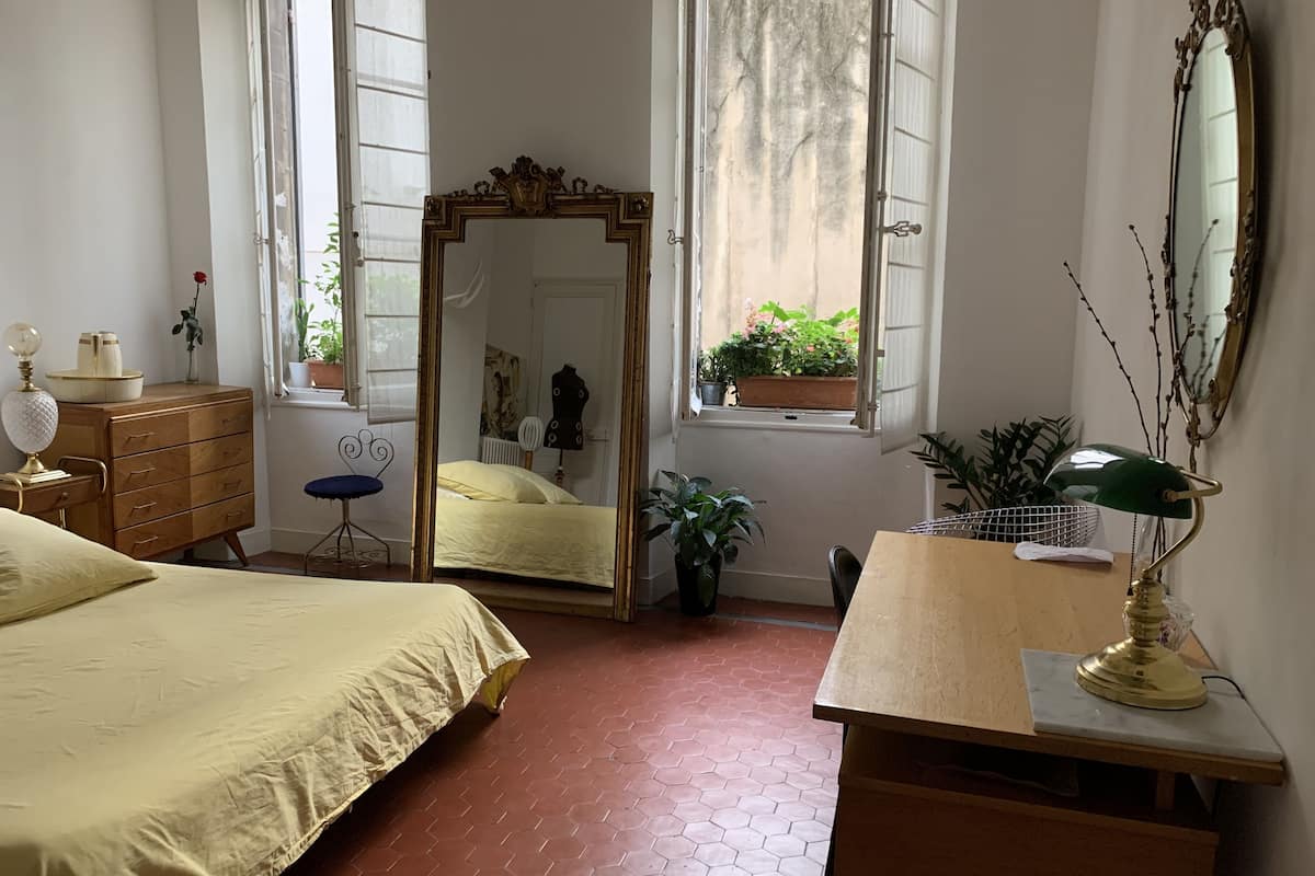 Double Room (Belle chambre spacieuse) | Individually decorated, individually furnished, desk, laptop workspace