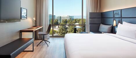 Premium bedding, in-room safe, desk, laptop workspace