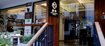 Hangzhou Backlighting Inn