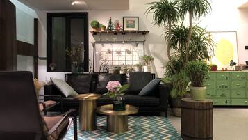 蓝松 | 办公桌、遮光窗帘、熨斗/熨板、免费 WiFi