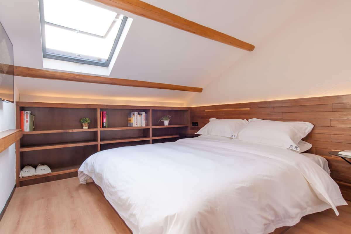 Double Room D | Desk, blackout drapes, iron/ironing board (on request), WiFi (free)
