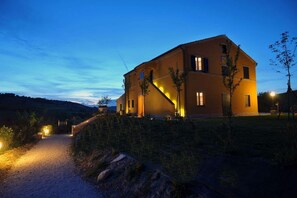 Front of property – evening/night - Villa Scuderi (Recanati)