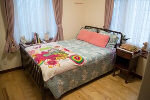 基本公寓, 3 間臥室 (over 5 people are charged extra fee) | 隔音、熨斗/熨衣板、免費無線上網、床單