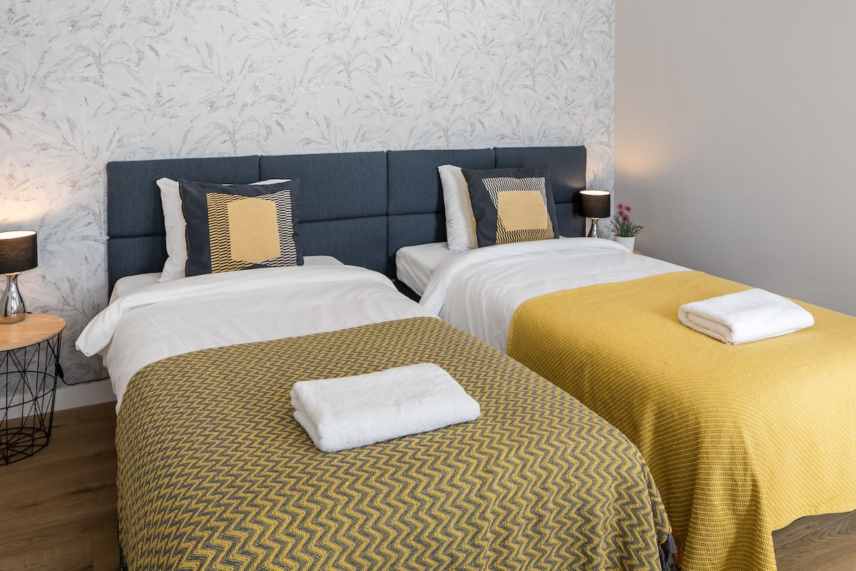 Soundproofing, free WiFi, bed sheets