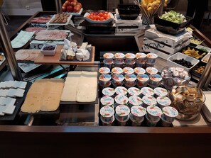 Daily buffet breakfast for a fee - Apartments with Event Space & Hot Tub (Kraków)